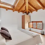Center -rooms